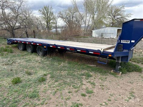 3 axle gooseneck flatbed with steel box on front|gooseneck fmax312 trailer.